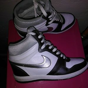 Size 9 Womens Nike SKI HI